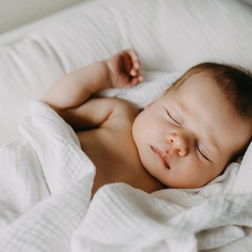 Bébé a mal aux dents : que penser du collier d'ambre ? 