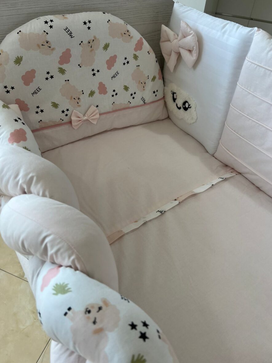 Tour de lit avec couette et tresse