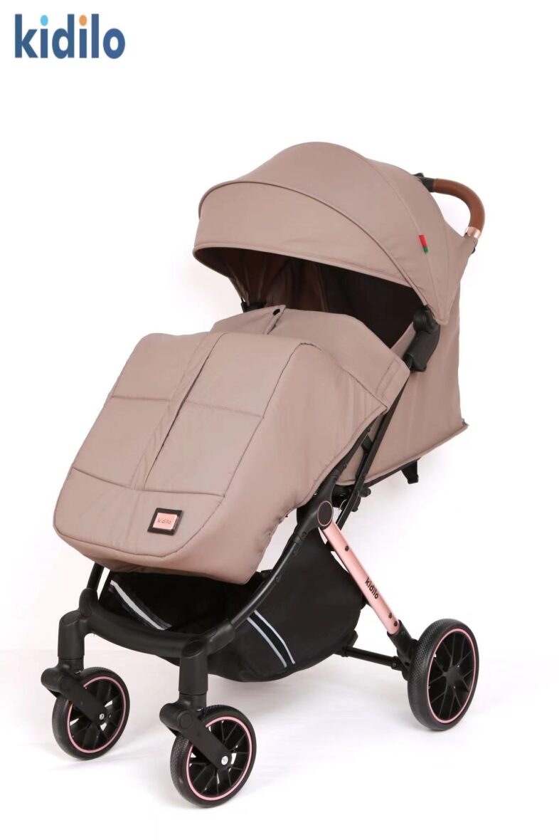 Poussette avec cache pied