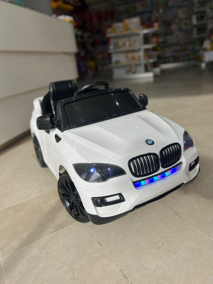 Voiture électrique avec télécommande