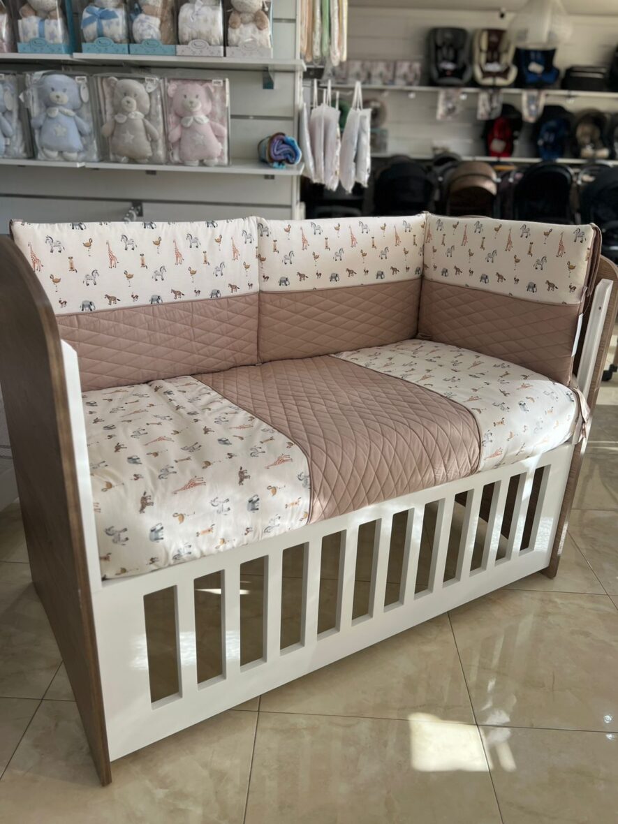 Tour de lit avec couette beige