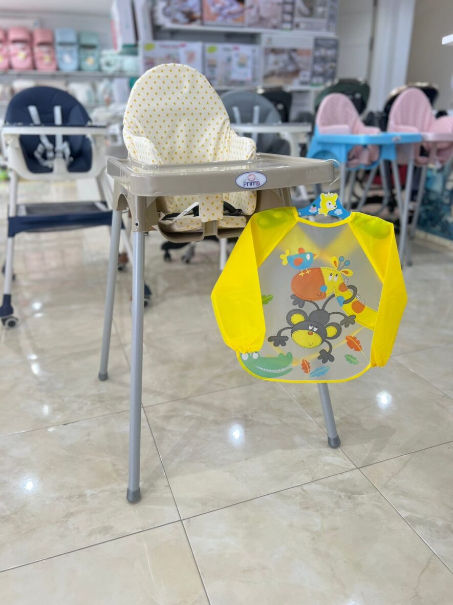 Chaise haute + bavoir