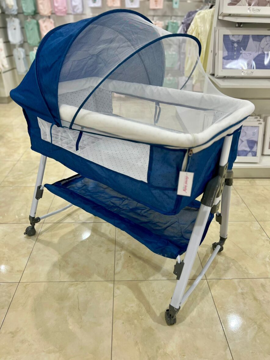 Berceau bébé avec moustiquaire