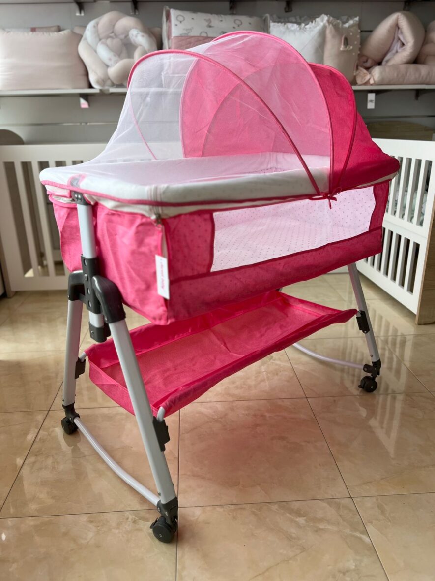 Berceau bébé avec moustiquaire