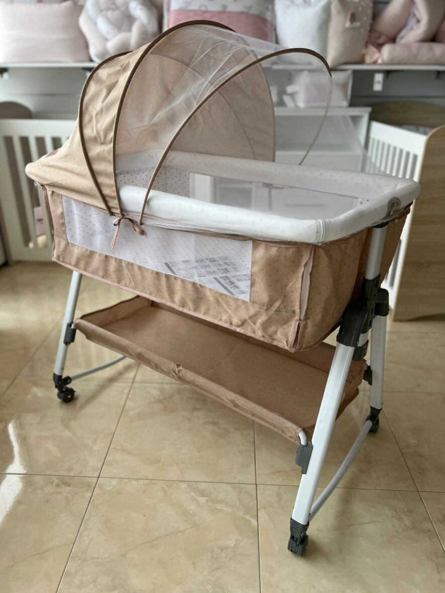 Berceau bébé avec moustiquaire